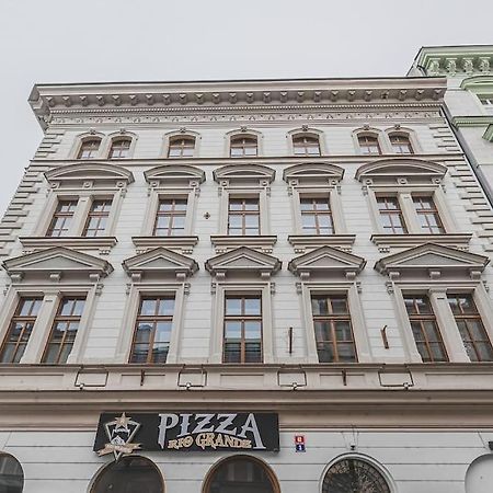 Carolina'S Yoga Apartment Hradec Králové Exteriör bild