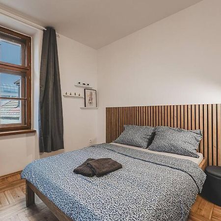 Carolina'S Yoga Apartment Hradec Králové Exteriör bild