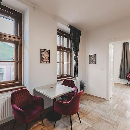Carolina'S Yoga Apartment Hradec Králové Exteriör bild
