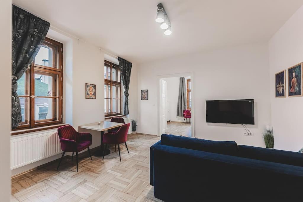 Carolina'S Yoga Apartment Hradec Králové Exteriör bild