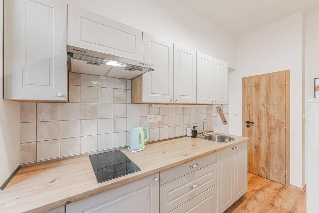 Carolina'S Yoga Apartment Hradec Králové Exteriör bild