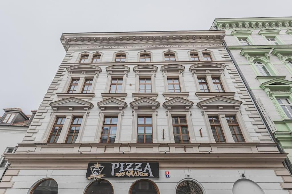 Carolina'S Yoga Apartment Hradec Králové Exteriör bild