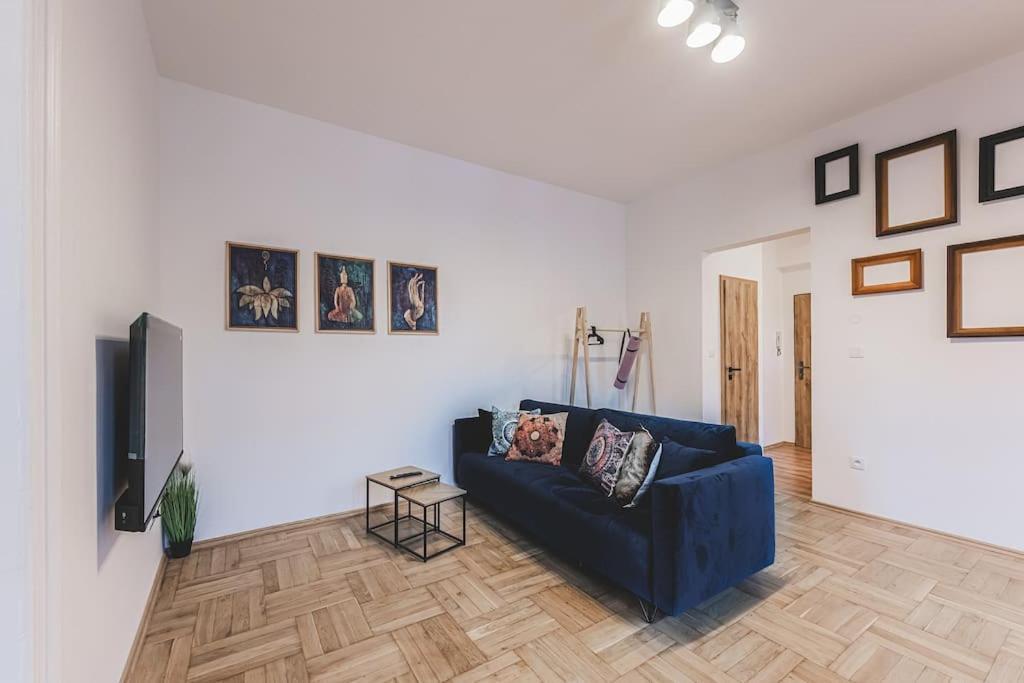 Carolina'S Yoga Apartment Hradec Králové Exteriör bild