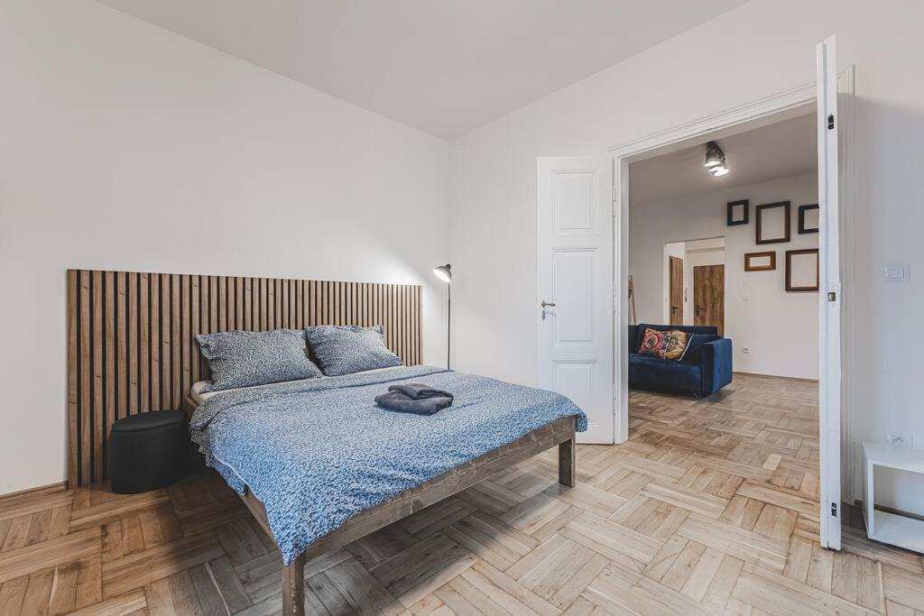 Carolina'S Yoga Apartment Hradec Králové Exteriör bild